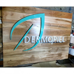 LETRERO EN MADERA CON LETRAS VOLUMETRICAS EN ACRÍLICO
